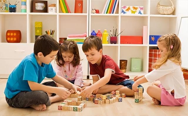 幼师一个月多少钱，幼师一个月最多工资是多少（幼师每月工资还不到2000）