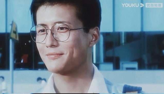 盘点那些眼睛里有星辰大海的男星，那些戴上眼镜就有斯文败类感觉的男星