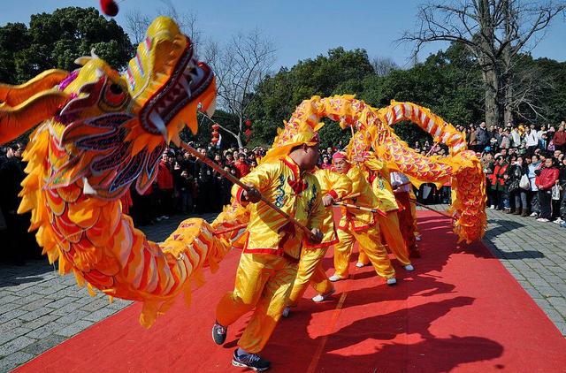 广东舞狮过年，都是“硬核”年俗