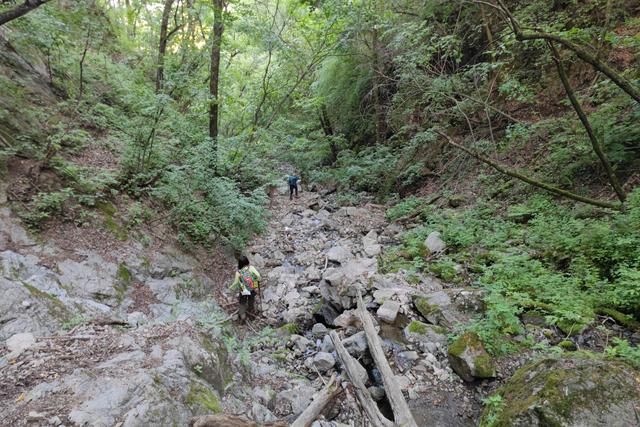 尖山风景区攻略，假期一家人出游蔚县飞狐峪里的尖山