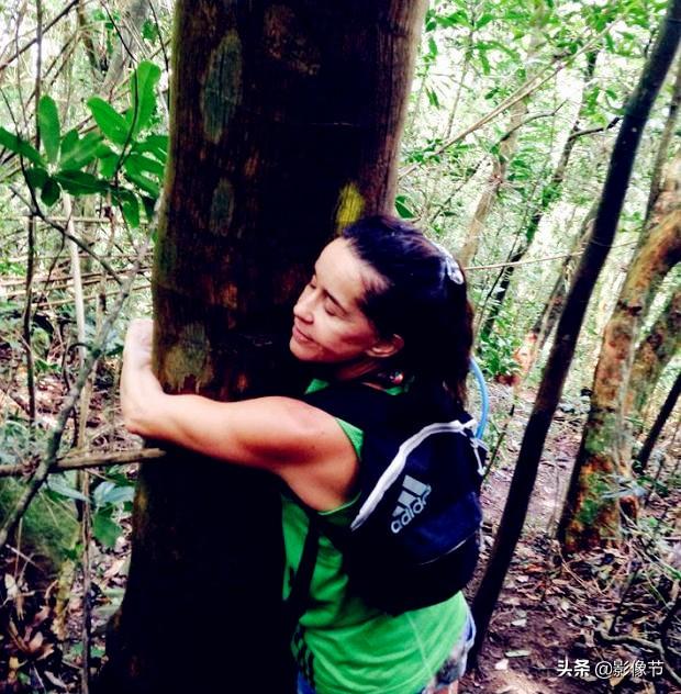 一个演黑奴的老片，女奴播出快40年了