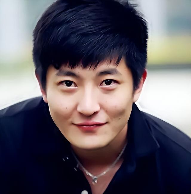 郭京飞和鲍莉儿子，老男孩郭京飞与鲍莉闪婚