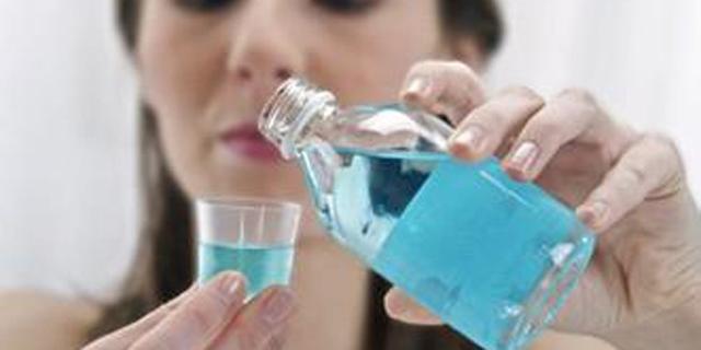 漱口水的作用与危害，建议长期使用漱口水吗（漱口水竟然也有危害）