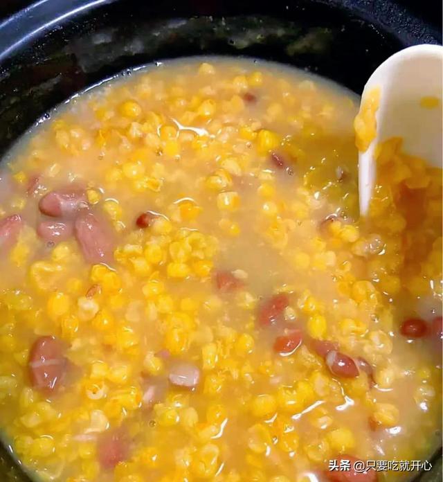 东北人餐桌上的最爱，东北大碴子粥配啥菜