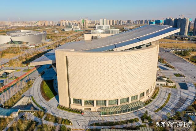 郑州最高的建筑，郑州最大的标志性建筑（郑州裕达国贸酒店更名）