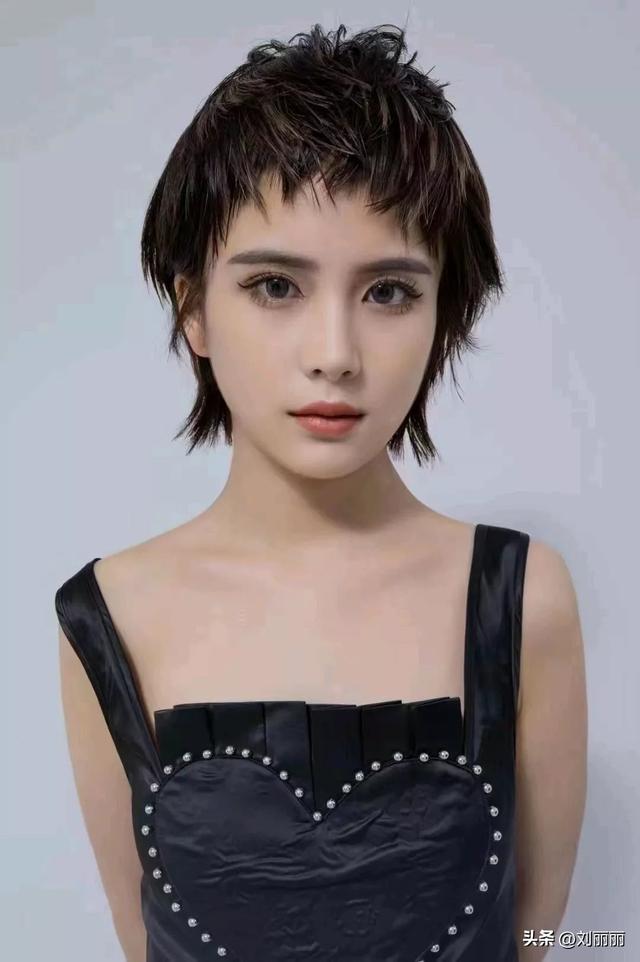 最流行的发型女，最美最时尚发型15款（12月最流行发型大全100多款）