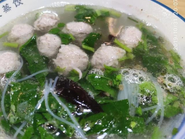 汆丸子汤的制作，清淡爽口的生汆丸子汤