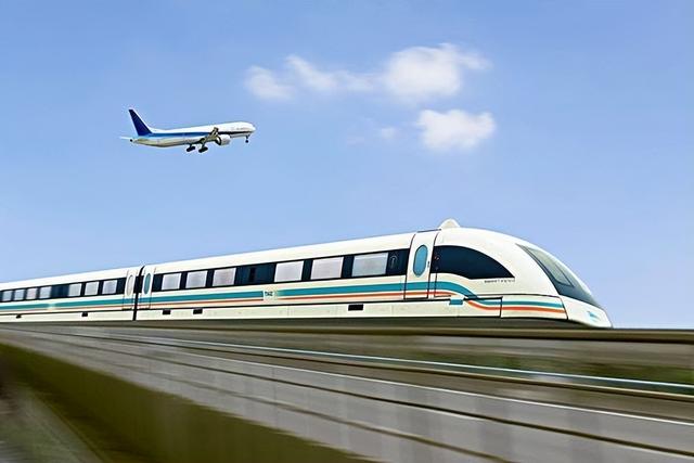 氦气气球为什么会爆炸，广州一高校门前小车突然爆炸变废铁