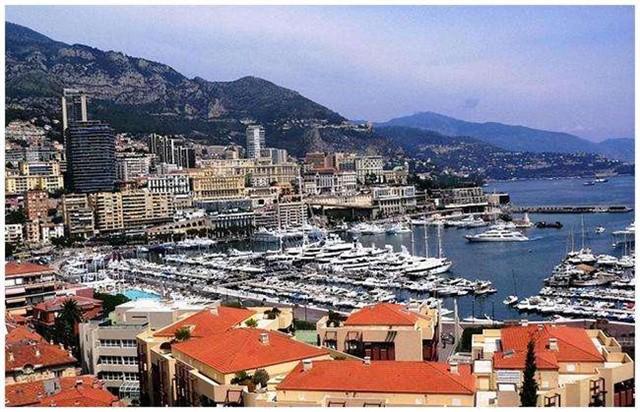 世界上最小岛国瑙鲁没有首都，同为南太平洋岛国