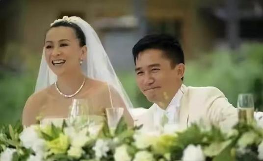 梁朝伟和刘嘉玲，梁朝伟刘嘉玲年轻时合照（酒到浓时香自溢。你为什么嫁我）