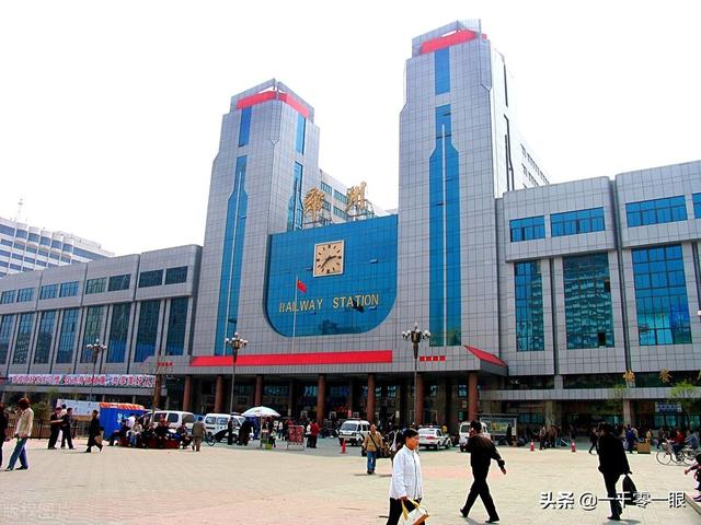 高铁商务座怎么买，高铁商务座不能网上购票吗（花18.5元坐高铁享免费餐还免排队）