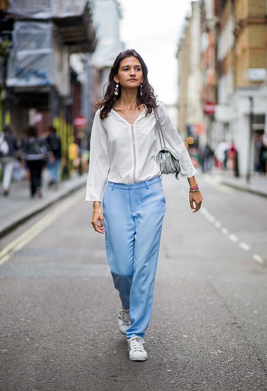 帆布鞋应该怎么搭配呢，帆布鞋还是要搭配的高级点