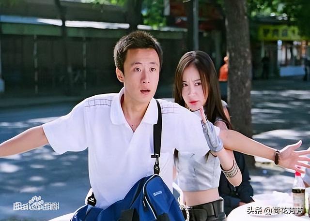 魔幻手机第一部今昔对比，华人牌2060款手机傻妞与她的主人陆小千行侠仗义的故事