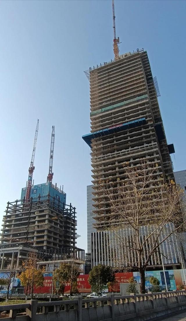 六朝古都十朝都会，南京第一高楼为什么不能再高