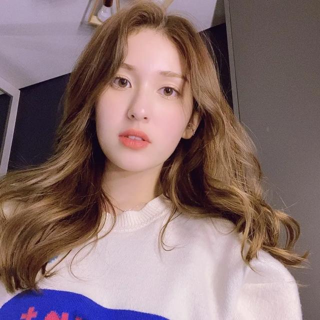 她凭什么被称为南韩第一真人芭比，来看看lisa的颜值