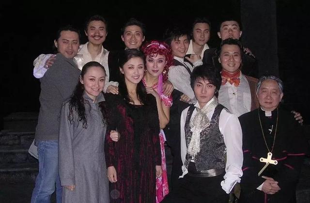 郭京飞和鲍莉儿子，老男孩郭京飞与鲍莉闪婚