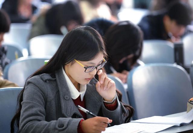 最吃香的十种铁饭碗，教师又成了新的“老九”
