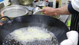 在家怎样炸丸子好吃又酥，丸子金黄酥脆