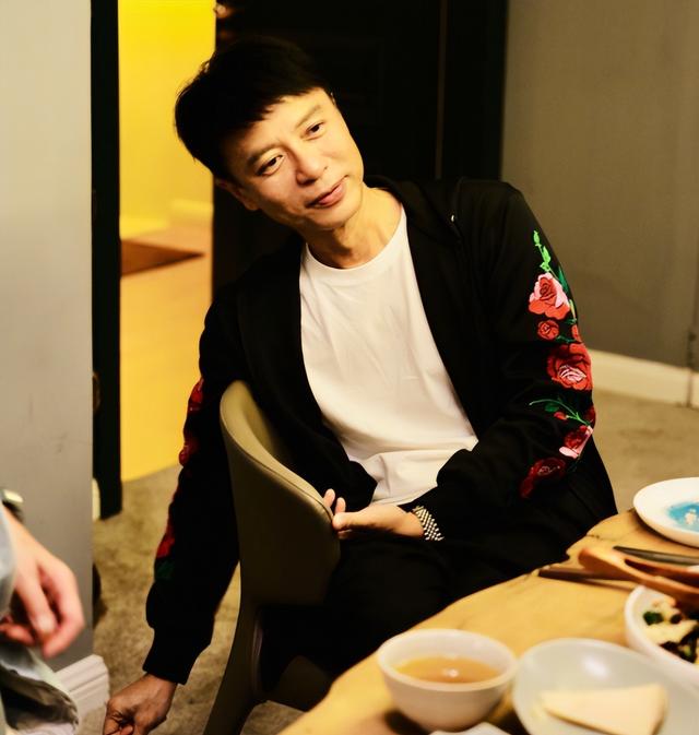 李克勤和李健身高，李健夫妇私下宴请李克勤