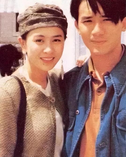 梁朝伟和刘嘉玲，梁朝伟刘嘉玲年轻时合照（酒到浓时香自溢。你为什么嫁我）