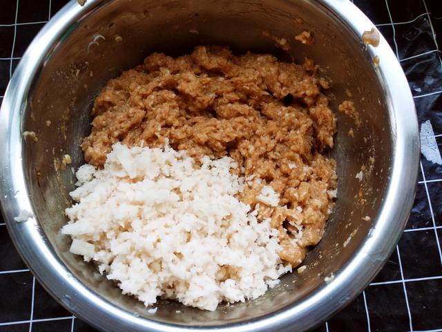 羊肉馅饺子配什么菜好，过年吃羊肉馅饺子配什么菜好（教您8种饺子馅的家常做法）