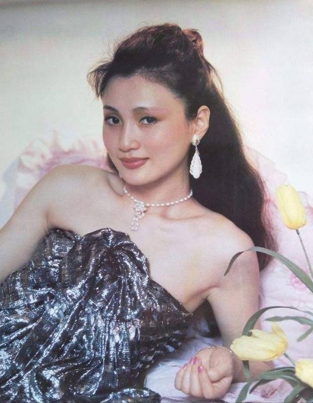 没有整过容的女明星，90年没整过容的女明星（“不老女神”现原形）