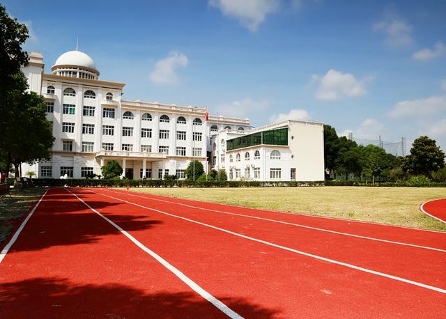 私立学校和公立学校哪个好，公立学校跟私立学校哪个好（读公立学校和私立学校的学生）