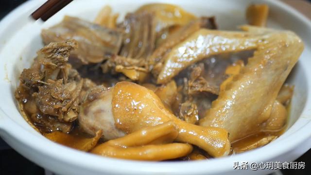 传统的姜母鸭美食，北方人第一次吃姜母鸭竟吃不够