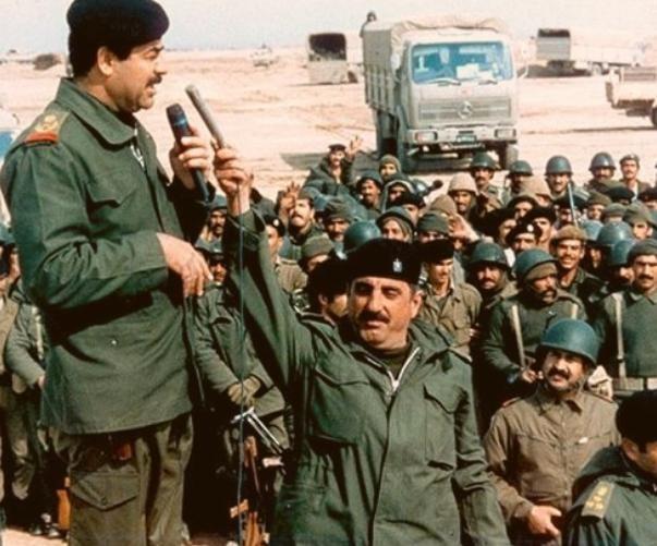 萨达姆的儿子乌代拿老百姓喂狮子，萨达姆长子乌代的魔幻人生