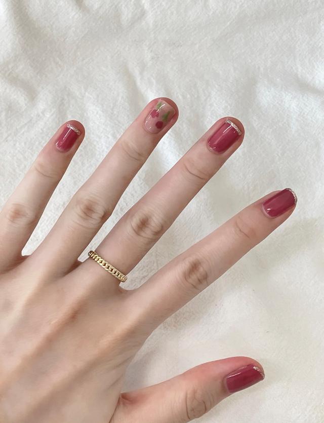 简直太美了非常显手白的一款美甲，20款早春美甲分享