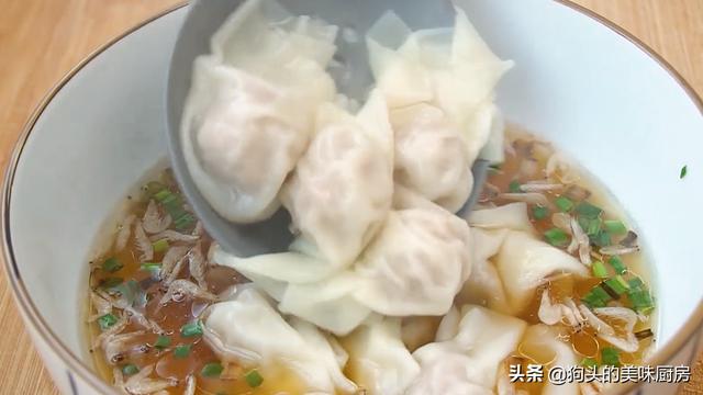 家常馄饨汤怎么调，馄饨汤怎样调制才鲜美（10年店主教你用开水调小馄饨汤）