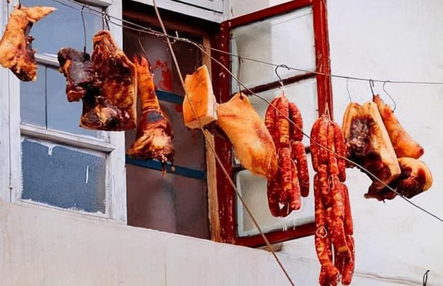腊肉发霉了怎么处理，发霉腊肉怎么洗又快又干净（长满霉菌的腊肉还能吃吗）