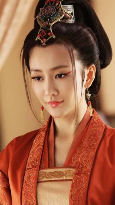 40岁美得让人移不开眼的女明星，这9位40+的“长腿”女星