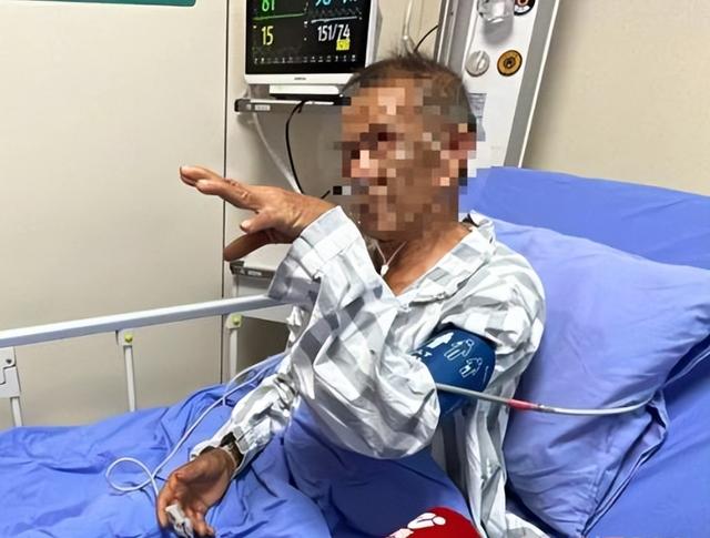 21岁小伙被神秘毒蛇咬伤，广西70岁老伯欲吓唬毒蛇反被追着咬