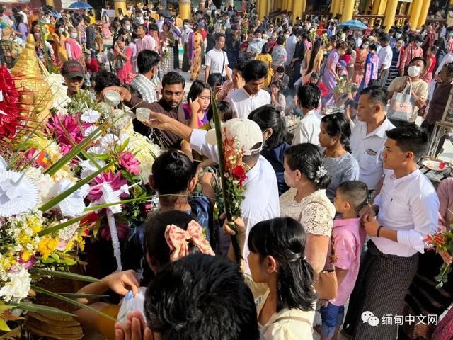 缅甸点灯节完整，实拍缅甸点灯节盛况