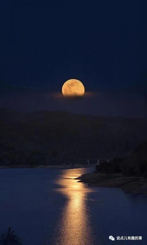 中秋节的神话故事，中秋佳节神话故事（中秋节的神话故事及典故）