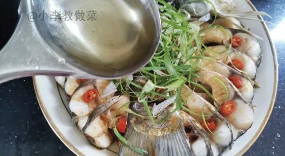 清蒸草鱼怎么做，清蒸草鱼最正确的做法