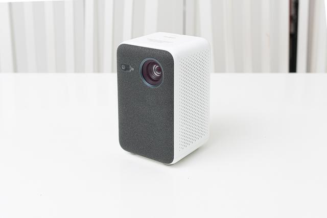 小米投影仪mini，装进背包里的移动影院