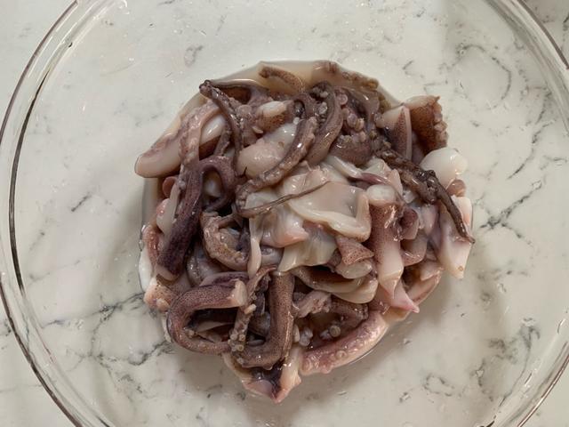 麻辣鱿鱼须的做法，麻辣鱿鱼须零食做法