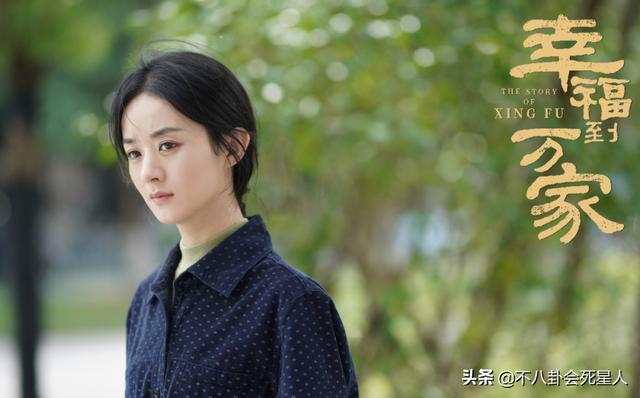 赵丽颖何炅拍照深情相拥超甜蜜，颖宝原来拥抱过这么多男神