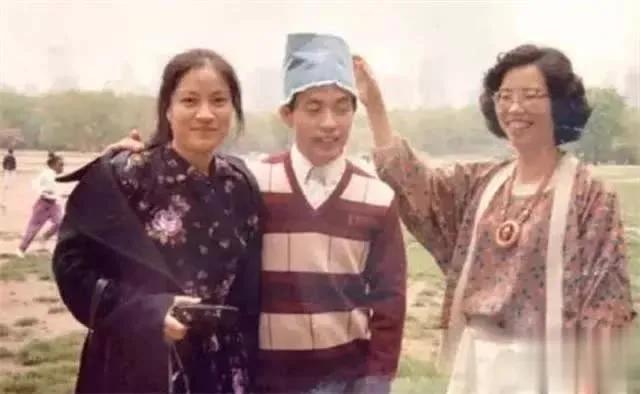 顾城和妻子离世后两人唯一的儿子，唯一的孩子被带往国外