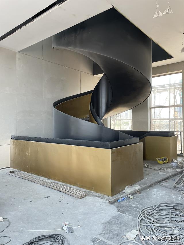 钢结构旋转楼梯，钢结构楼梯有几种类型