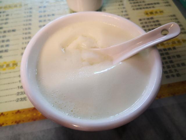 牛奶和姜汁怎么做甜品，夏天要多喝“姜撞奶”