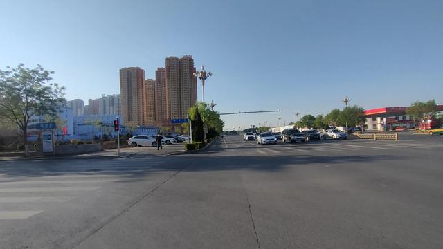 盘锦向海大道与商贸北街交叉路口，盘锦市向海大道