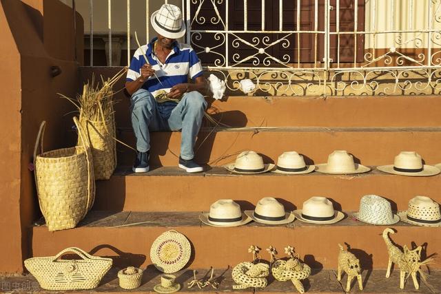 对某人生气的英文，英语习语mad有生气的意思（对某人生气的英语短语mad）