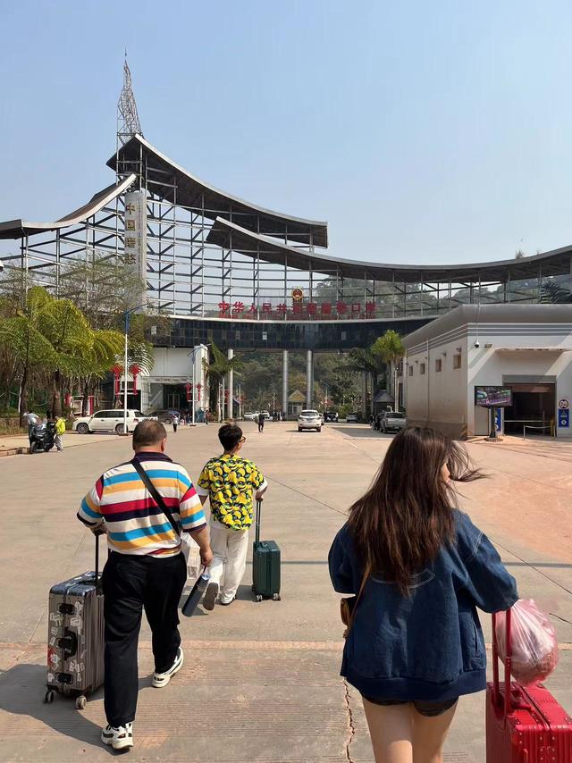昆明去老挝乘高铁最新，中老铁路老挝段购票App今日上线