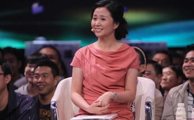 倒追老公恩爱30年，黄菡年轻时（倒追老公恩爱30年无绯闻）