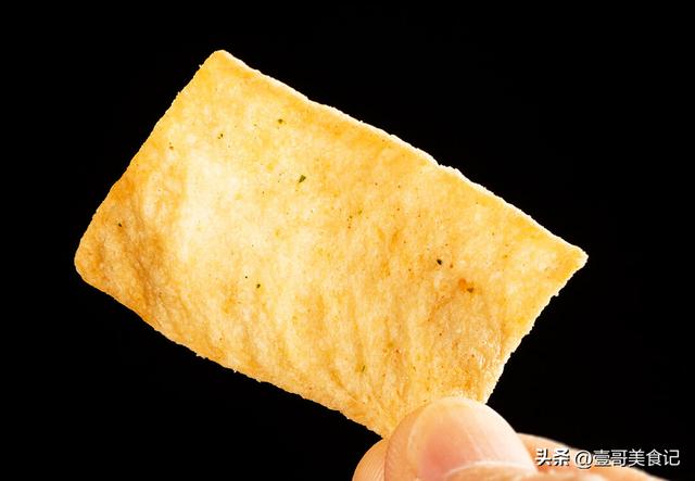 去超市必买的零食，超市必买的6种零食（遇见9款“宝藏零食”别手软）