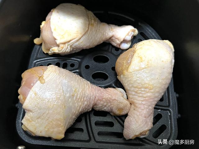 盐焗鸡腿的做法，家庭版盐焗鸡腿的做法（软烂脱骨的盐焗鸡腿来啦）