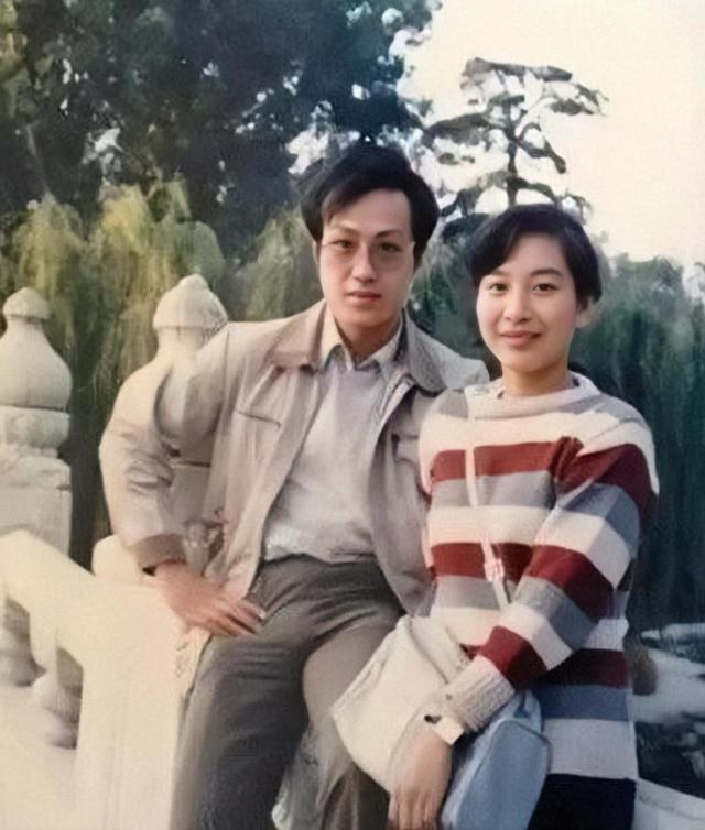 罗京去世讣告，为何墓地却出现怪相